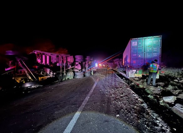 Choque de tráileres y volcadura de pipa en la Sigo XXI, ocasionan cierre total por mas de 11 horas