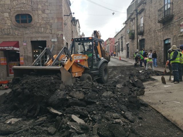 Ayuntamiento de Morelia intensifica trabajos de bacheo en el Centro Histórico