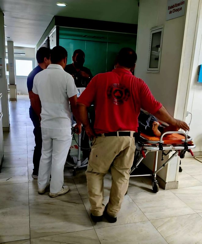 Motociclista resulta herido tras derrapar en la colonia Morelos de Apatzingán