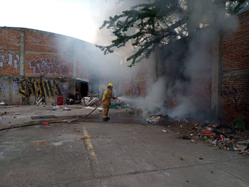 Se incendia bodega abandonada en la colonia Vista Bella de Apatzingán