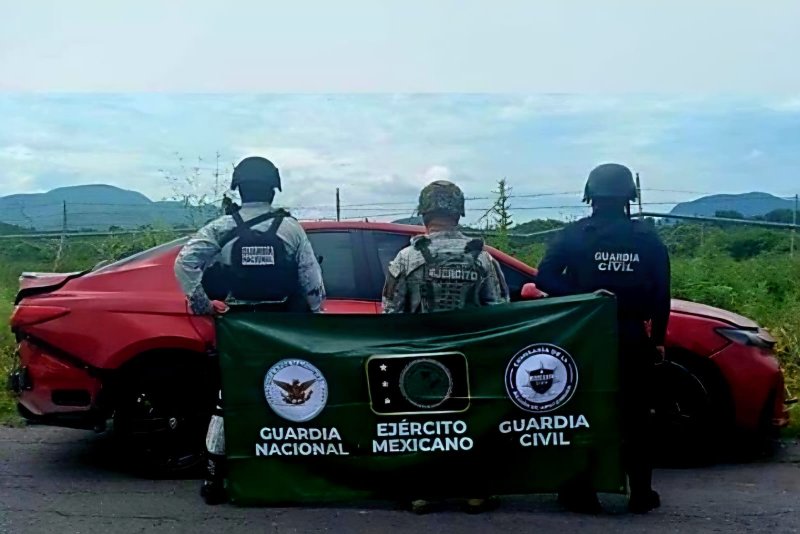 Recuperan vehículo con reporte de robo en Parácuaro