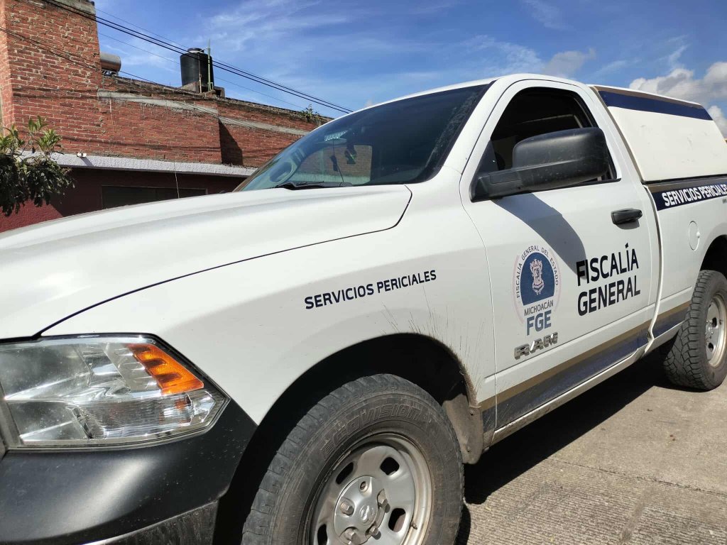 Mujer enferma mu3r3 afuera de un consultorio de Farmacias Similares ubicado en Morelia 