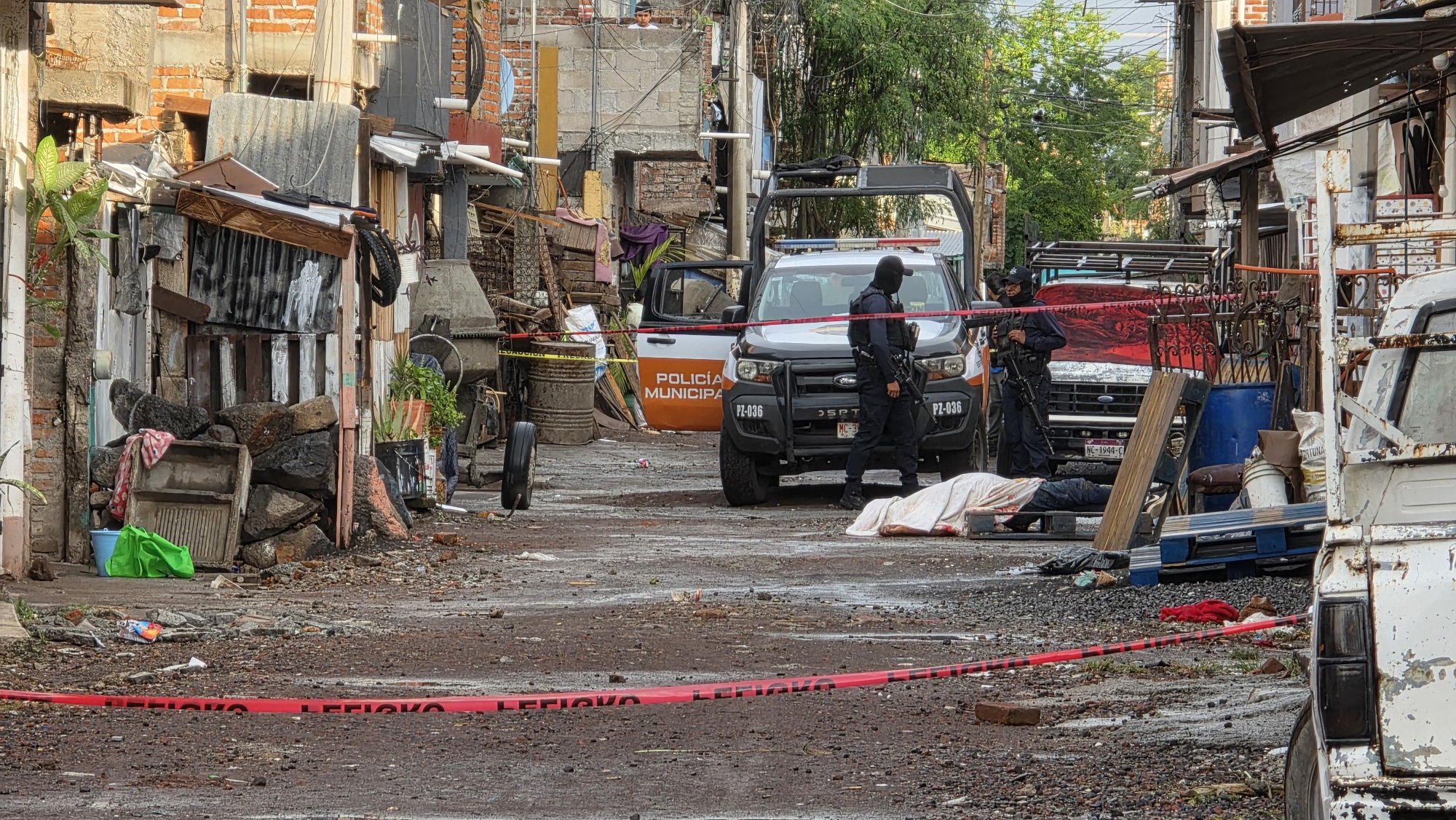 Delincuentes matan a un hombre y atacan una casa, en la colonia Ferrocarril de Zamora 