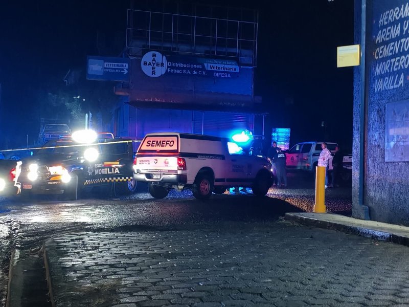 Hombre mu3re atrop3llado en la carretera Morelia - Pátzcuaro