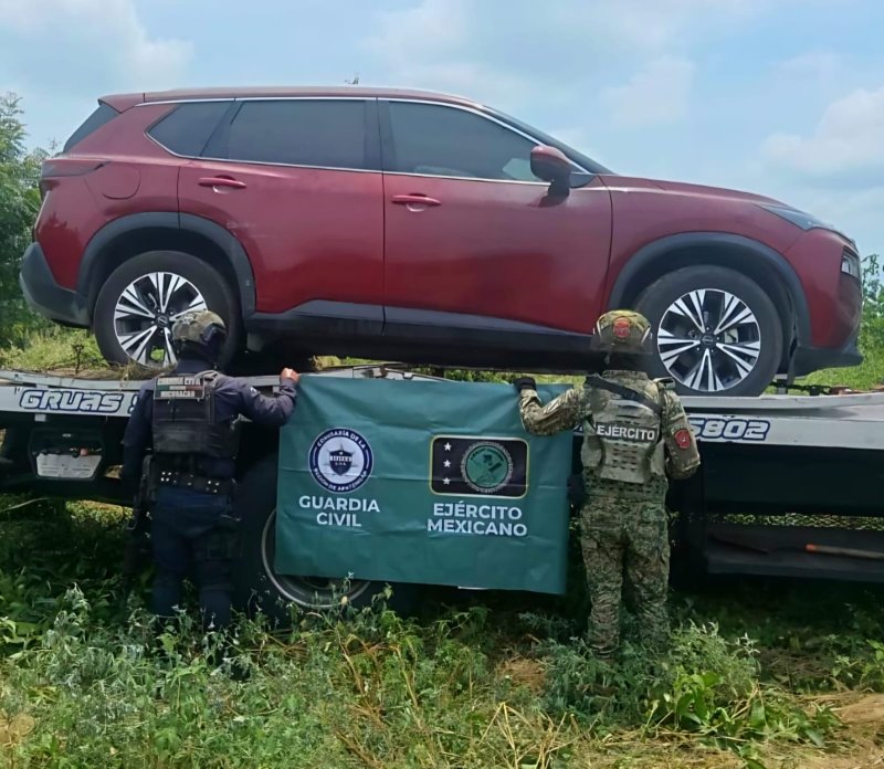 Aseguran vehículo con reporte de r0bo en Apatzingán