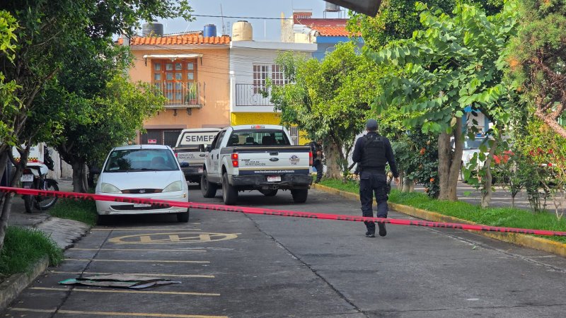 FGE investiga deceso de un hombre en bazar de Jardines de Catedral