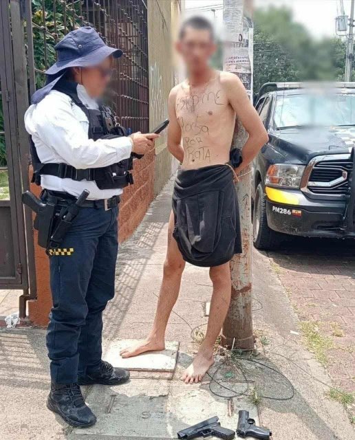 Presunto ladrón es atado a poste en la colonia Villas del Pedregal 