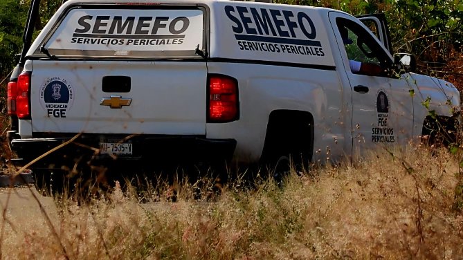 Encuentran un ejecutado a un costado de la carretera "libre" Uruapan-Pátzcuaro