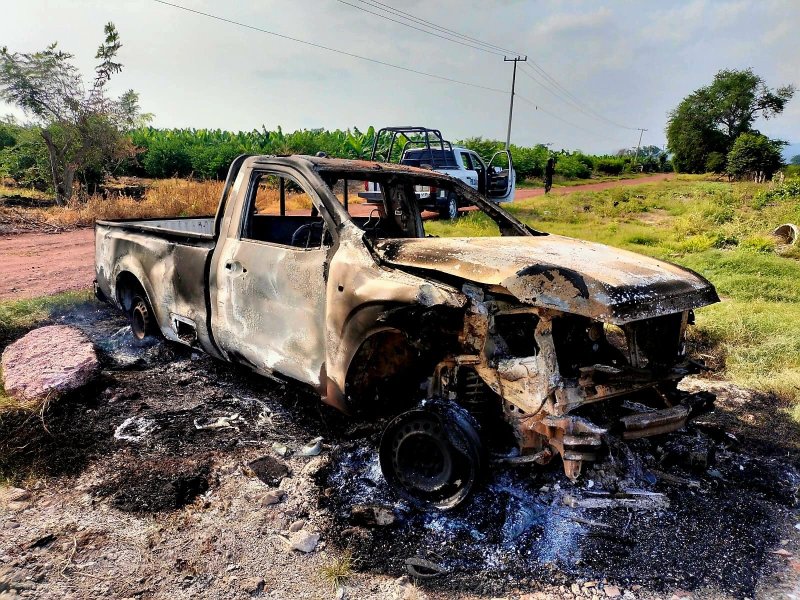 Mientras atendían reporte de camioneta calcinada, lanzan explosivo contra policías en Chandio