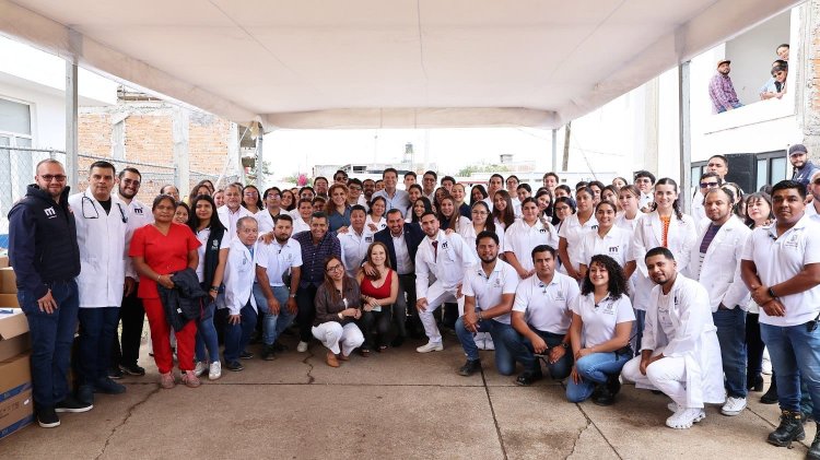 Alfonso Martínez entrega medicamentos a clínicas municipales