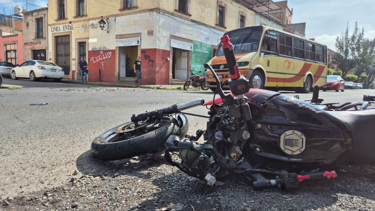 Dos accid3ntes de motocicleta en distintos puntos de Morelia dejan igual número de herid0s