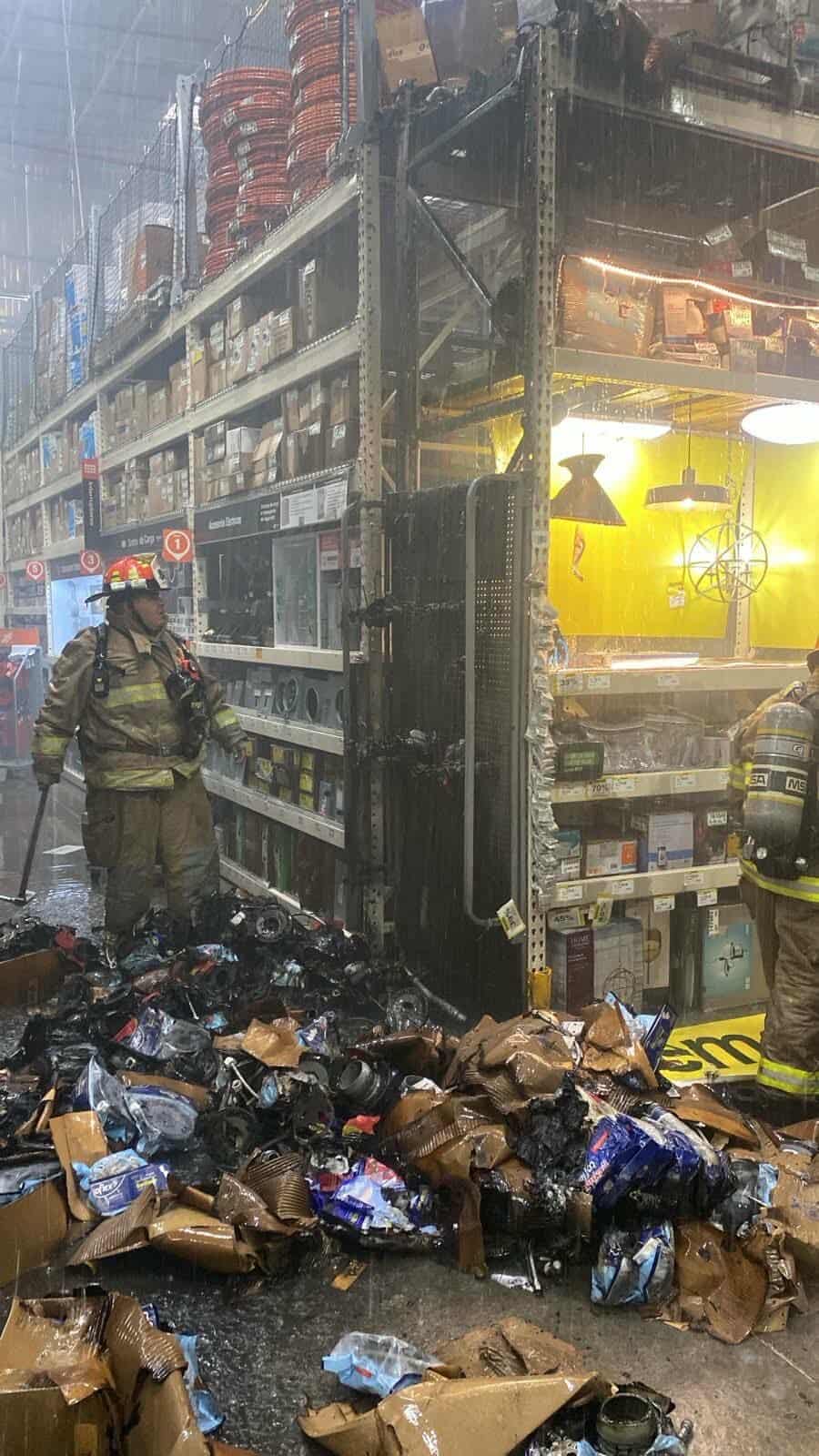 Se registra conato de incendio dentro de Home Depot La Huerta, en Morelia 