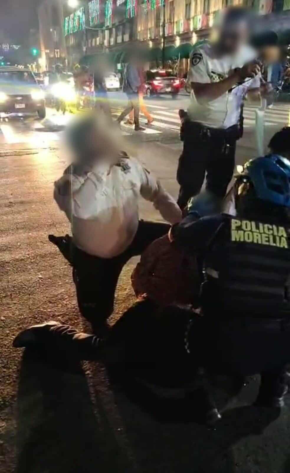 Hombre en situación de calle se hiere con un cuchillo frente a la Catedral de Morelia 