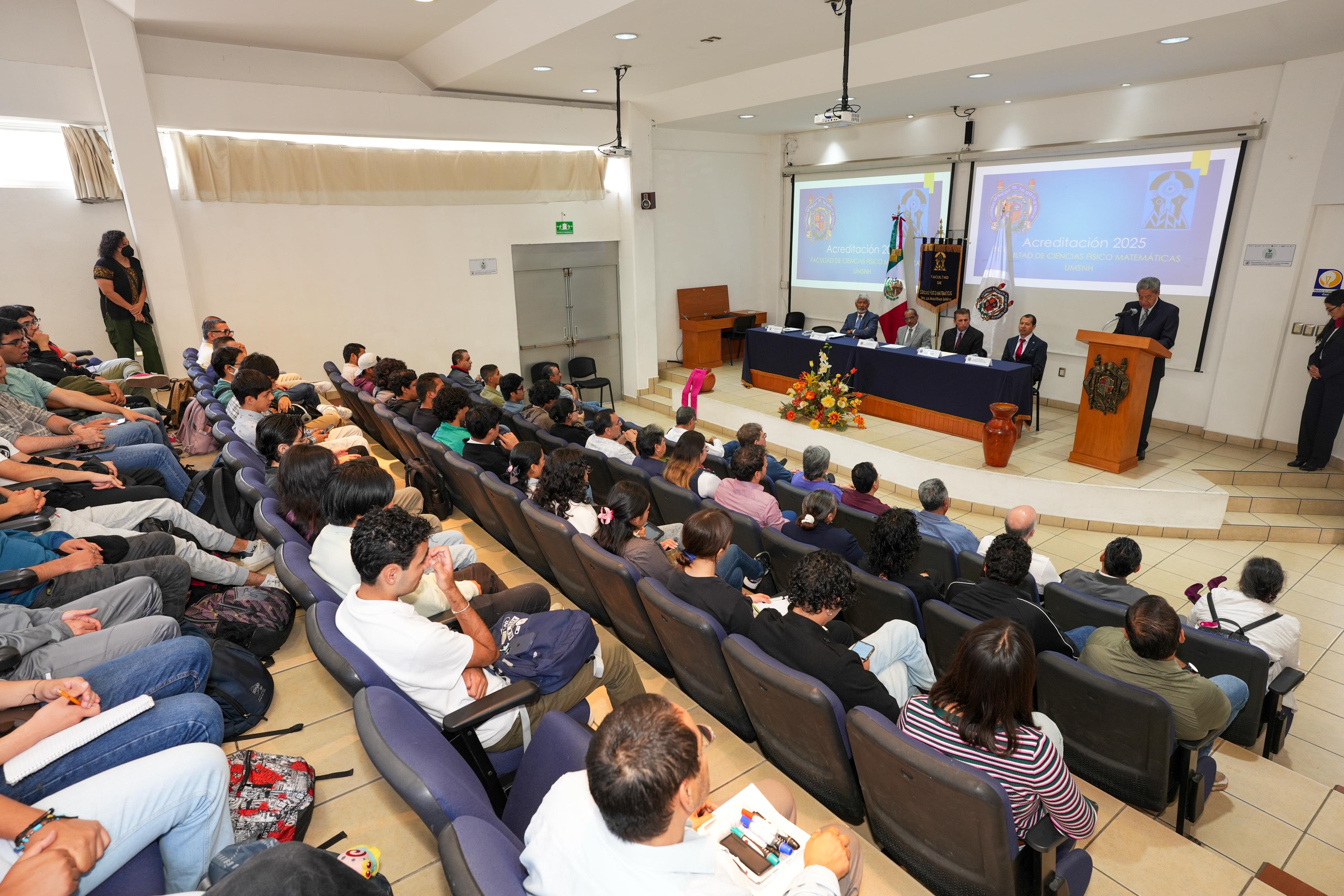 Licenciatura en Ciencias Físico Matemáticas obtiene reacreditación; garantiza la formación de profesionales calificados