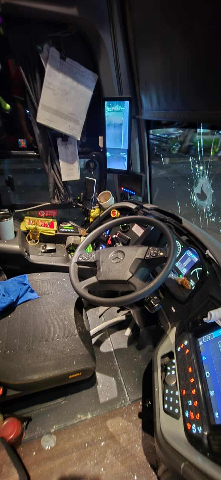 Apedrean autobús durante intento de asalto, en Buenavista Tomatlán