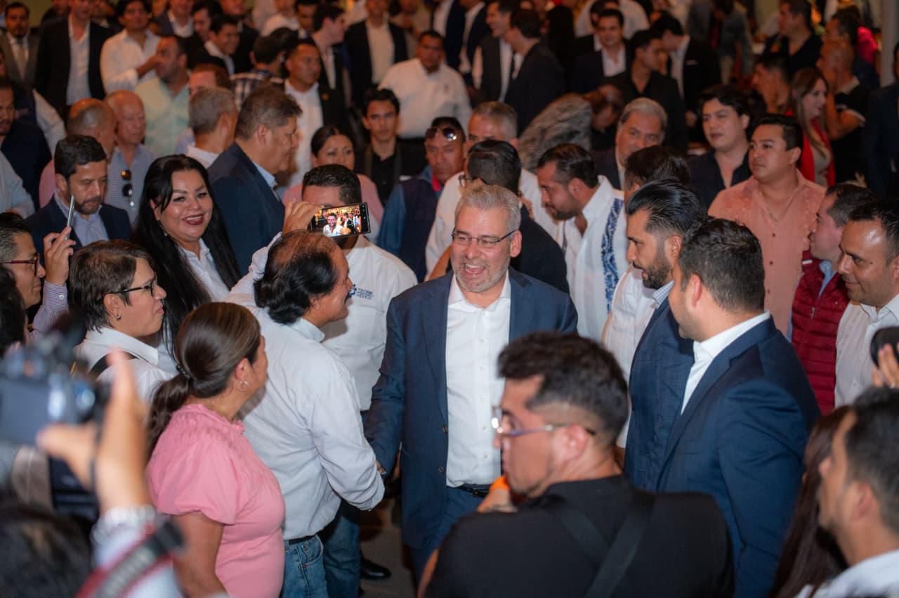 Bedolla presenta informe regional en Zamora; anuncia modernización carretera