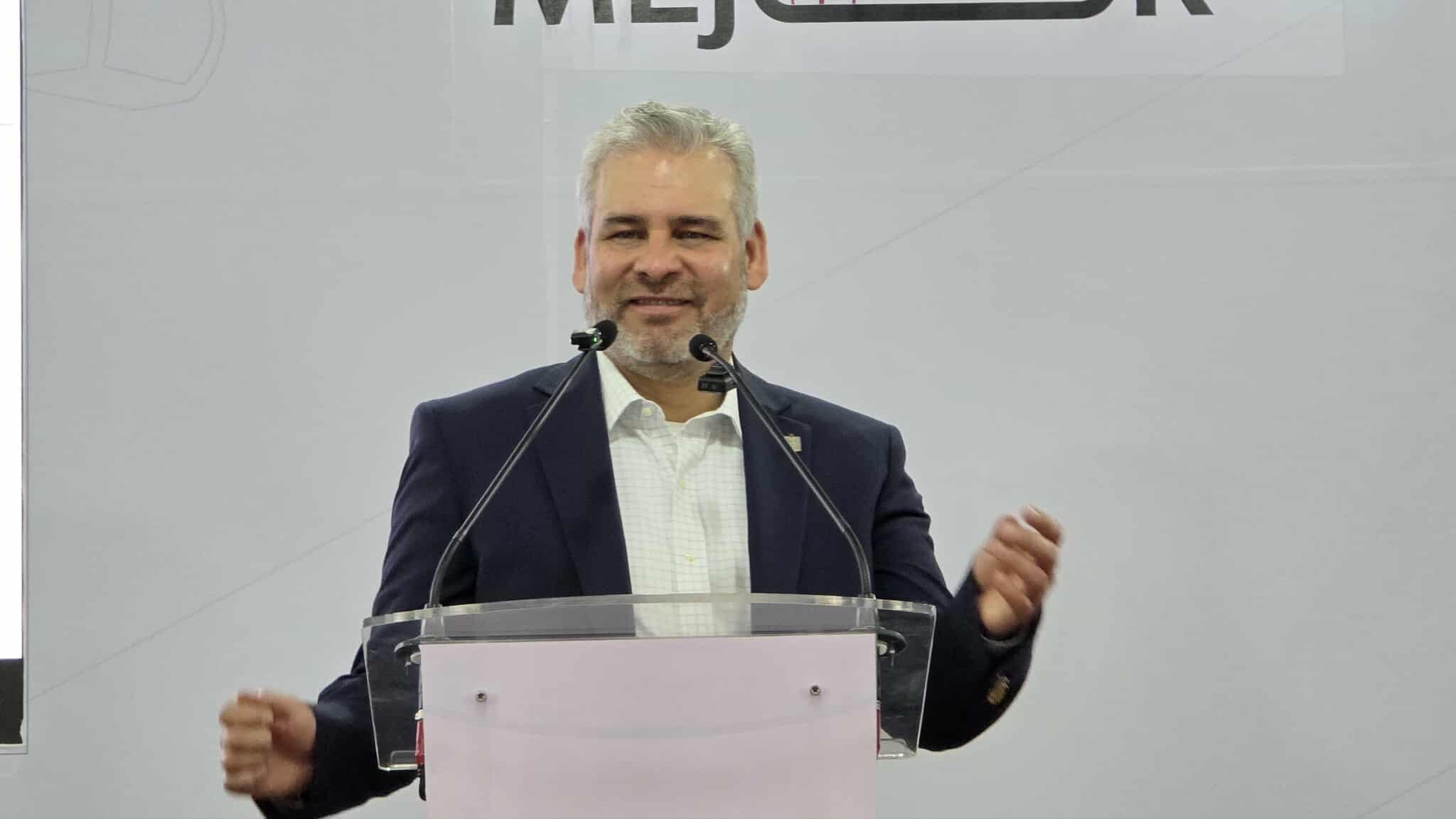 Ramírez Bedolla presume avances en educación, salud y obra pública