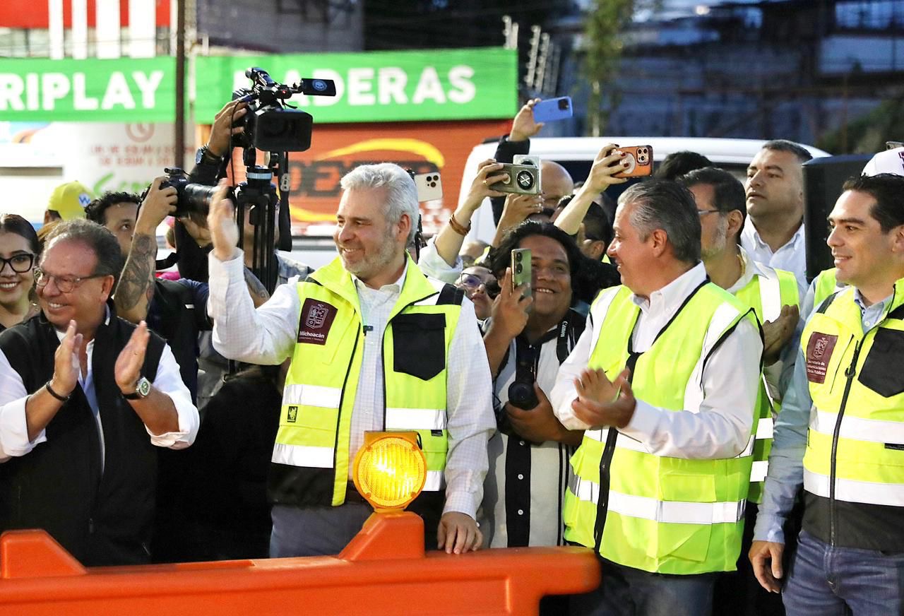 Bedolla abre circulación del puente sur del Paso Eréndira