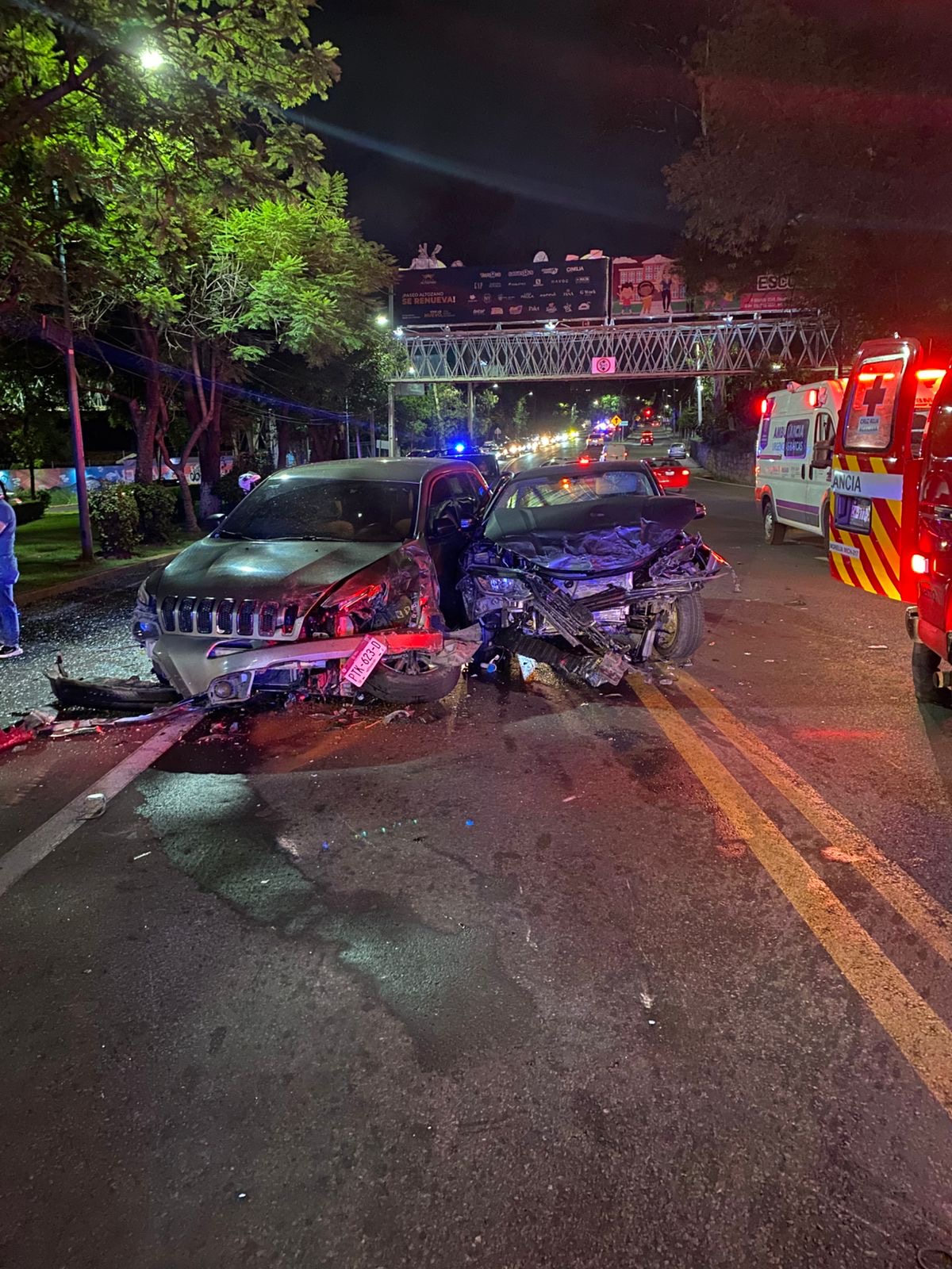 2 heridos deja aparatoso choque múltiple, en la avenida Camelinas