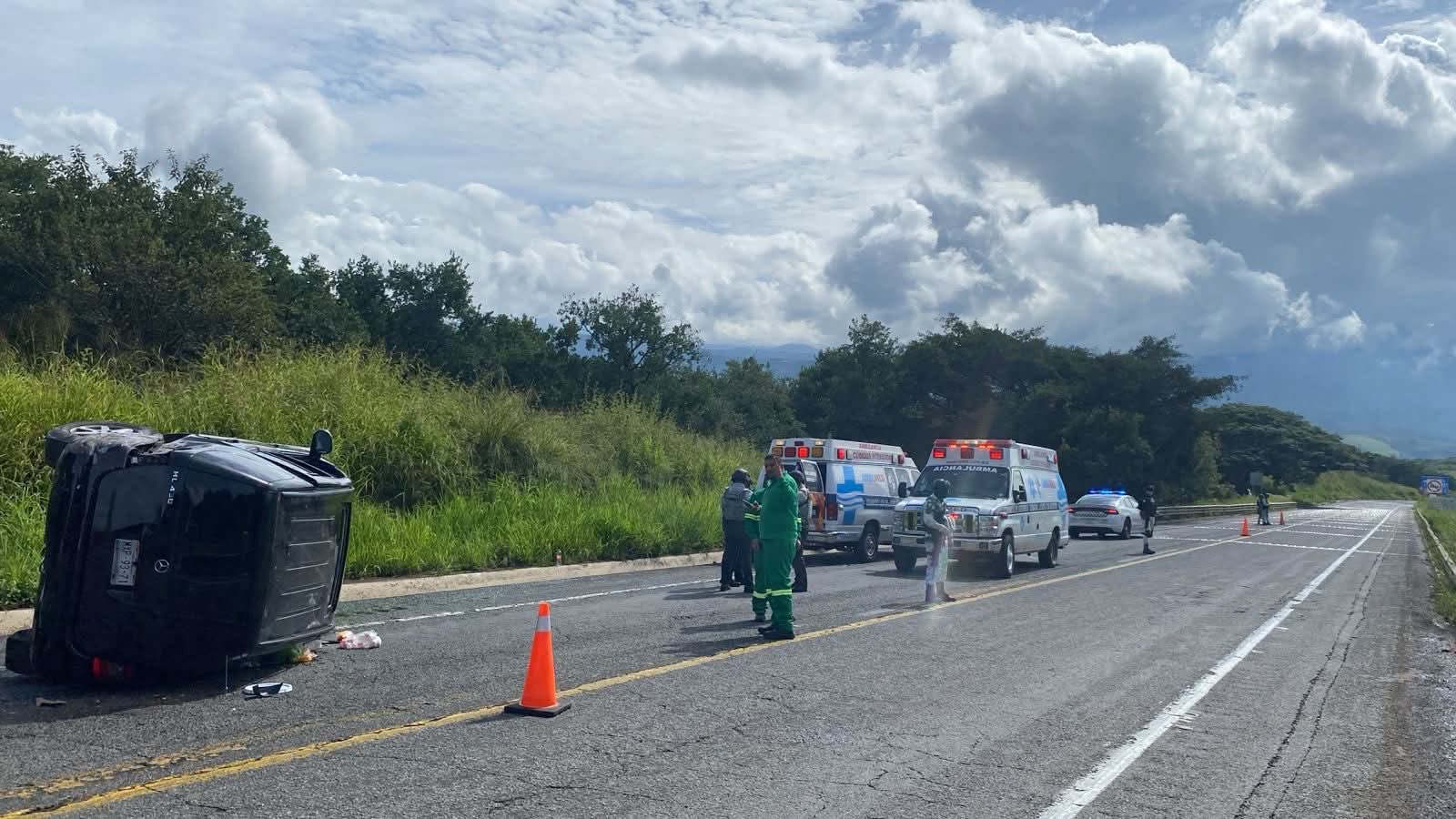 Dos accidentes en la Autopista Siglo XXI dejan tres heridos y daños materiales