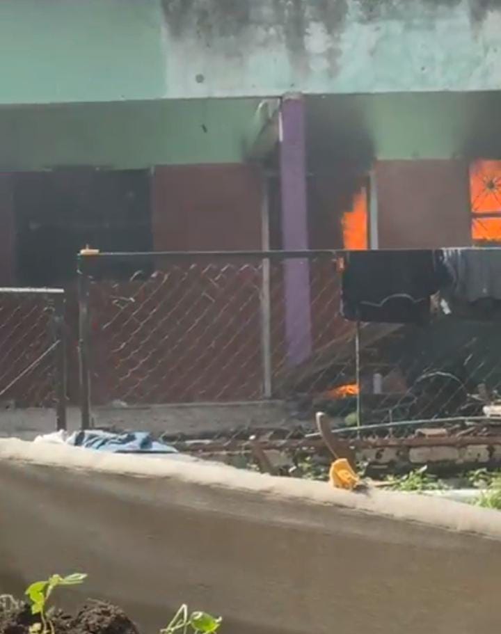 Sujeto provoca incendio en vivienda de Apatzingán