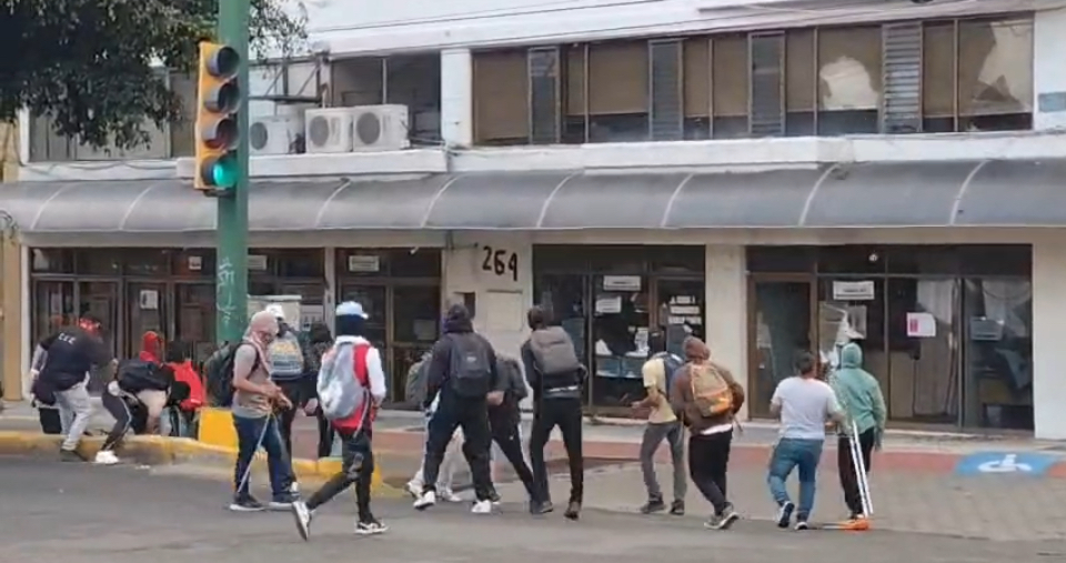 Nueva jornada de viol3ncia normalista; destr0zos, inc3ndios y vand4lismo en Morelia