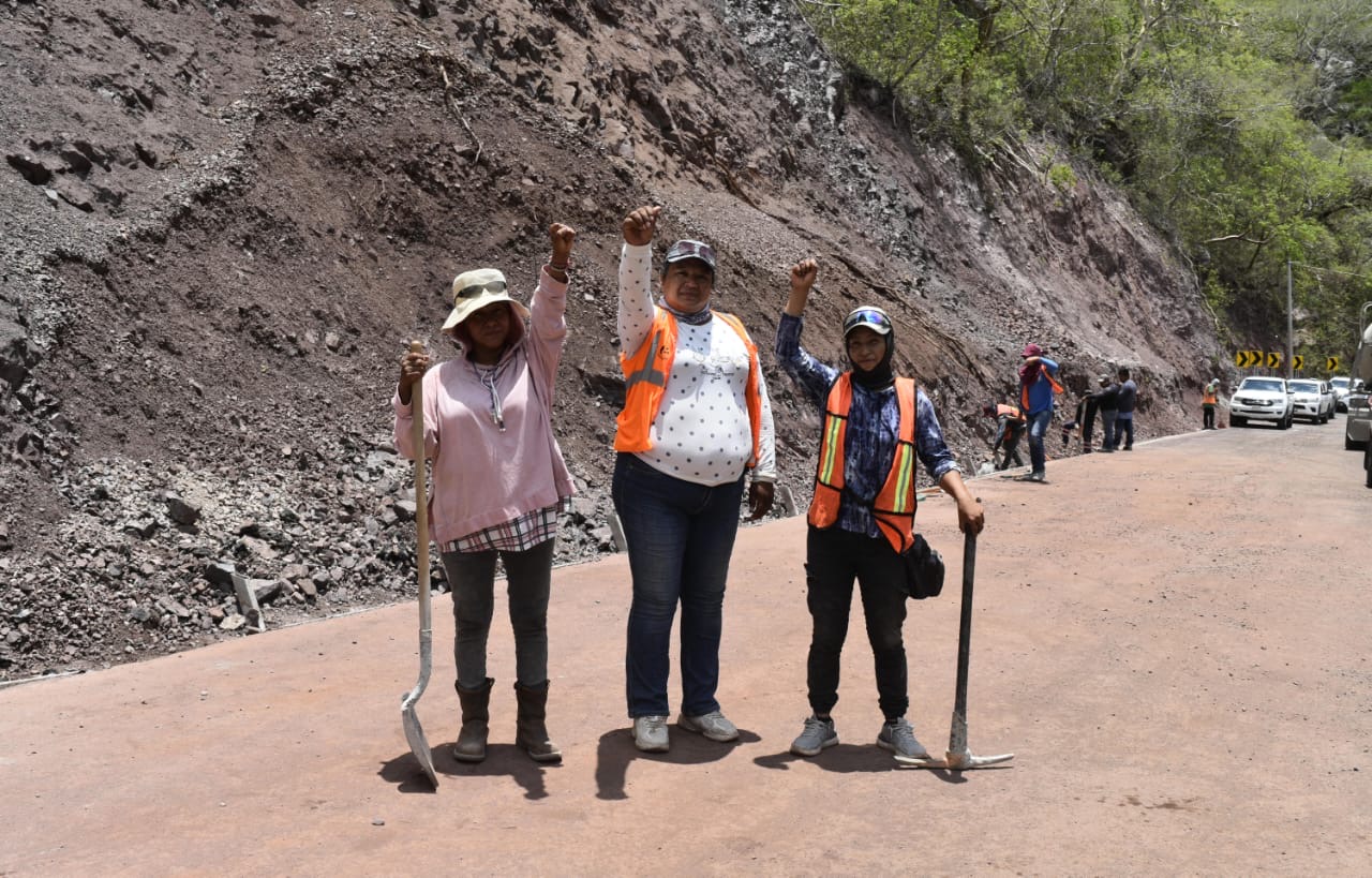 LOS CAMINEROS, UN SIGLO DE MANTENER UNIDO A MÉXICO