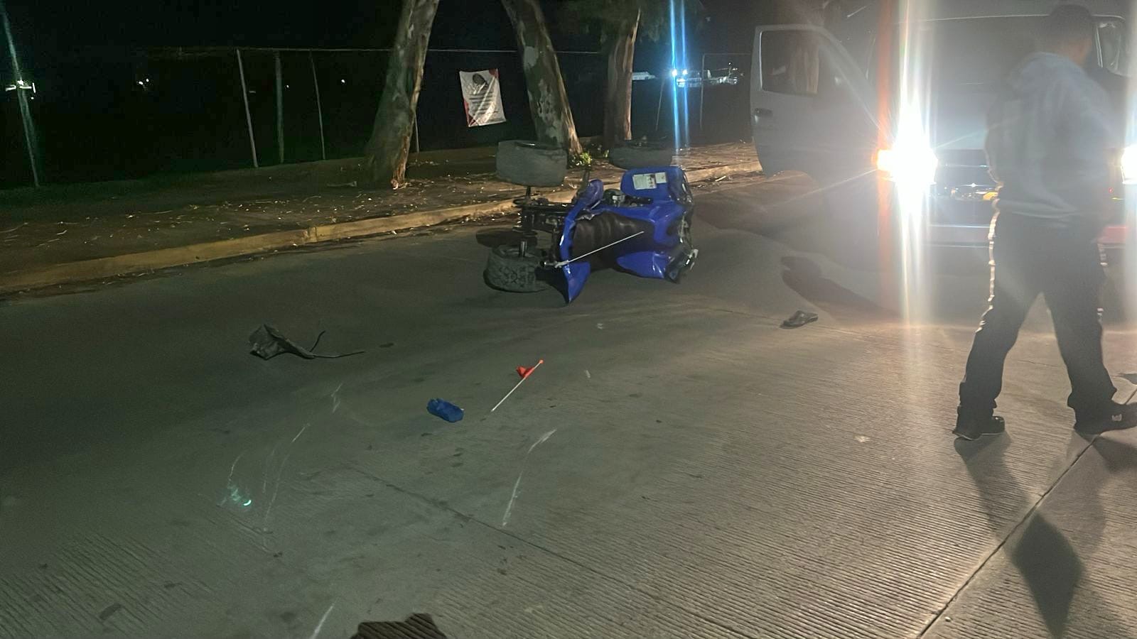 Motociclista muer3 en hospital, tras accidentarse en la colonia San Francisco Uruapan 