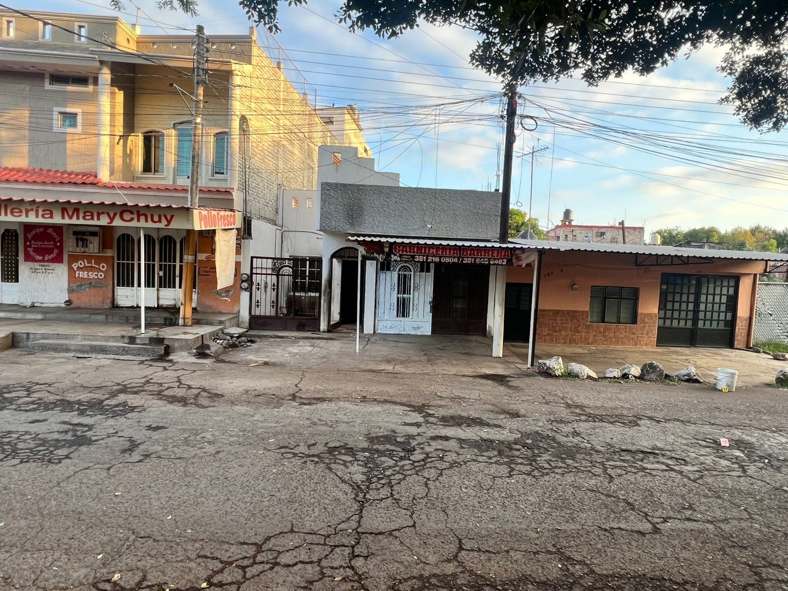 Balean y lanzan bomba molotov vivienda en la Valencia primera sección; hay un menor herido 