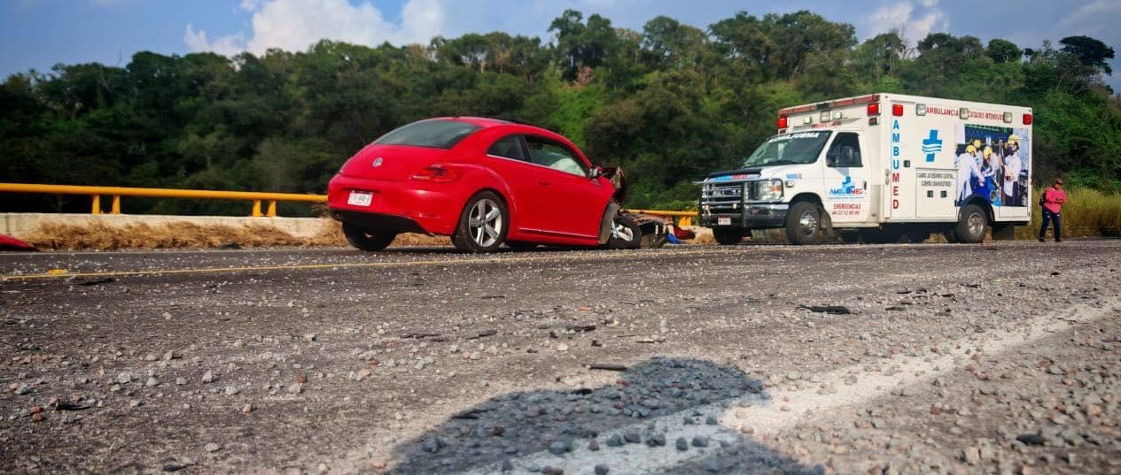 Cuatro lesionados tras choque volcadura en la autopista Uruapan – Pátzcuaro