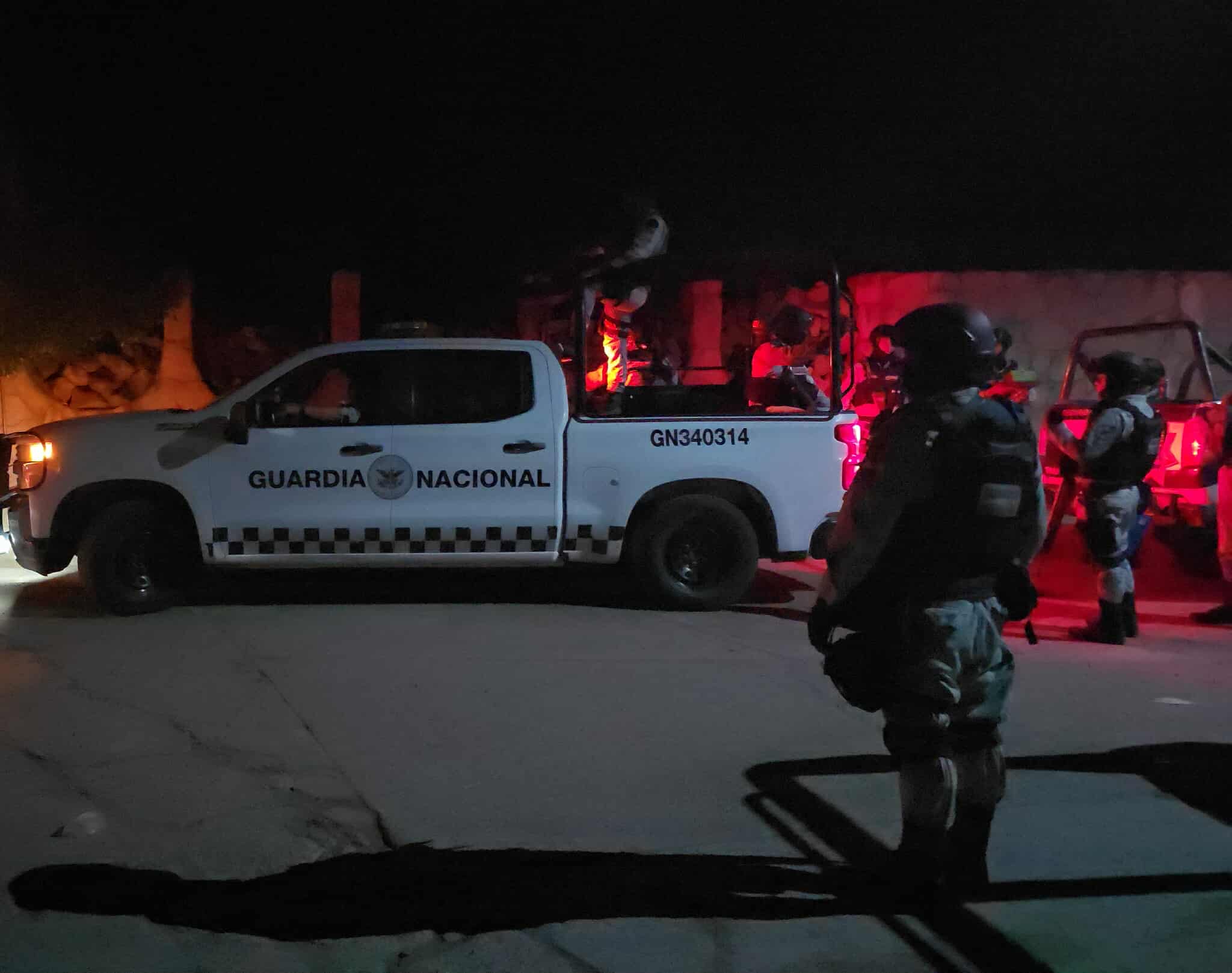 Criminales se enfrentan a balazos en "La Ruana" y colocan explosivos en un puente 