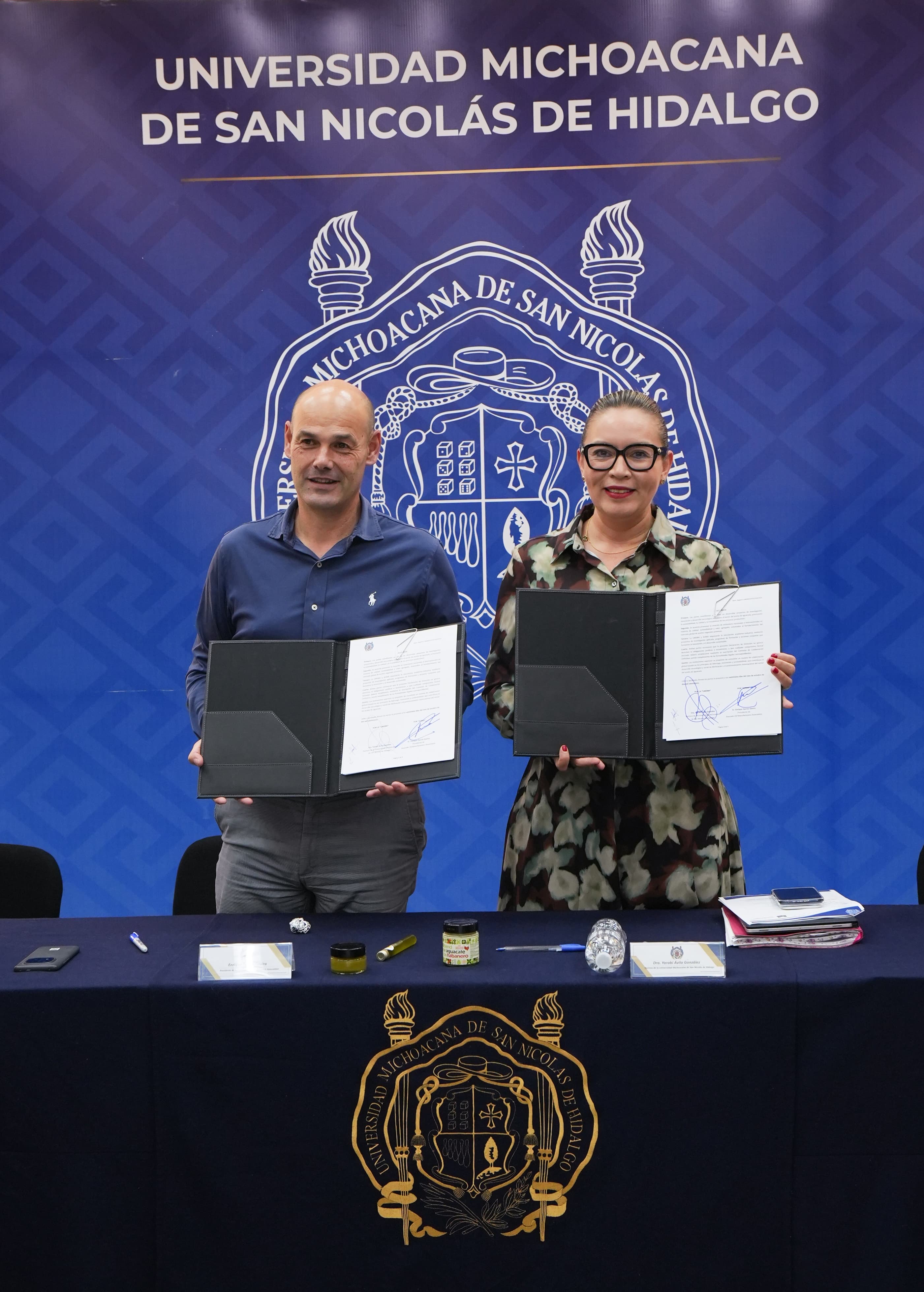 UMSNH impulsa una política de vinculación, cooperación y proyección global; Yarabí Ávila signa carta intención con AOMA