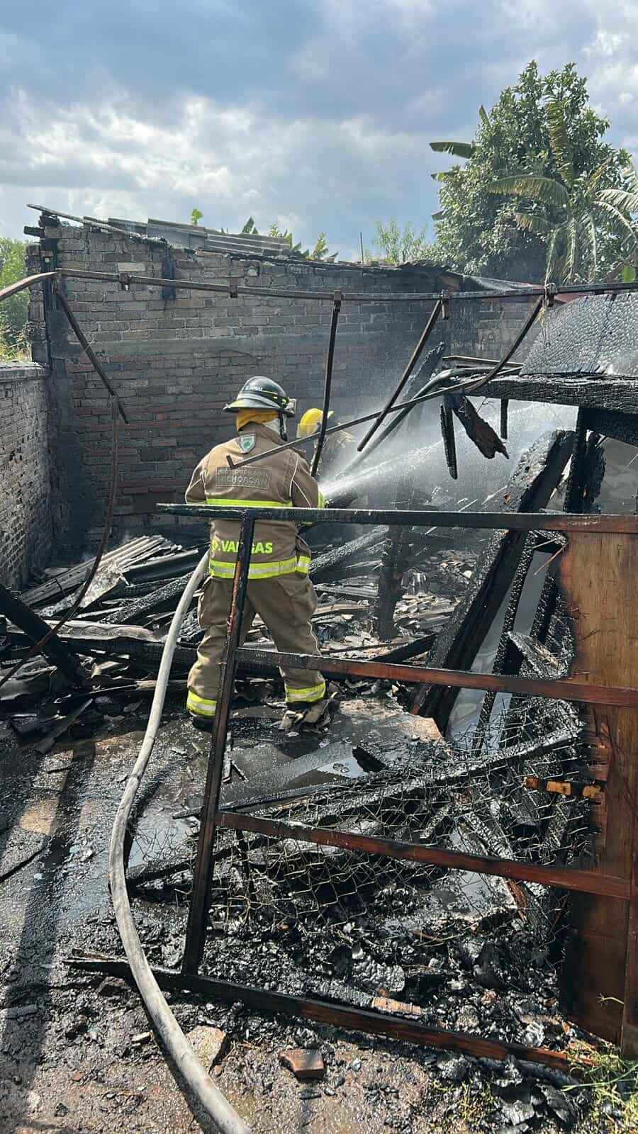 Incendio destruye casa en la colonia Nueva Valladolid 