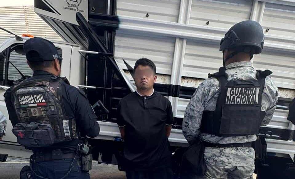 GC detiene a sujeto armado y en posesión de hidrocarburo robado, en Huandacareo 