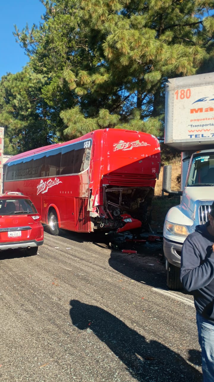 Se registran 2 accid3ntes vehiculares en la México-Guadalajara 