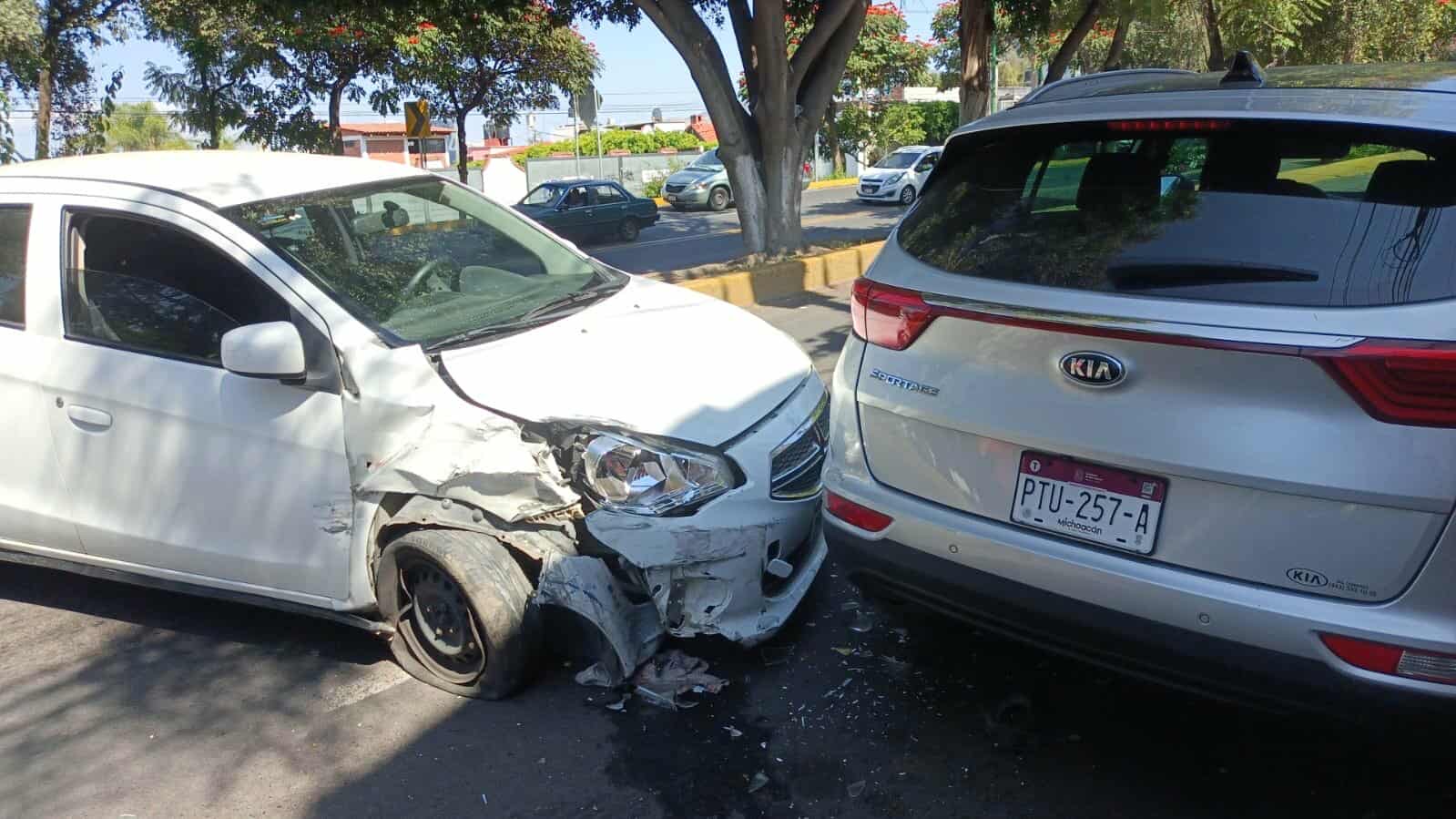 Se accidenta auto en el Libramiento Sur de Morelia 