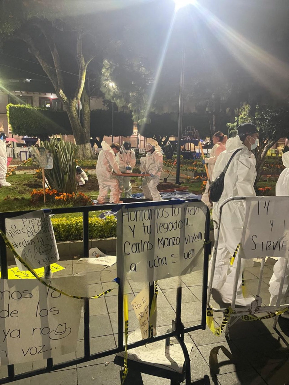 De nueva cuenta realiza FGE diligencias en el lugar donde fue ultim4do el alcalde Carlos Manzo