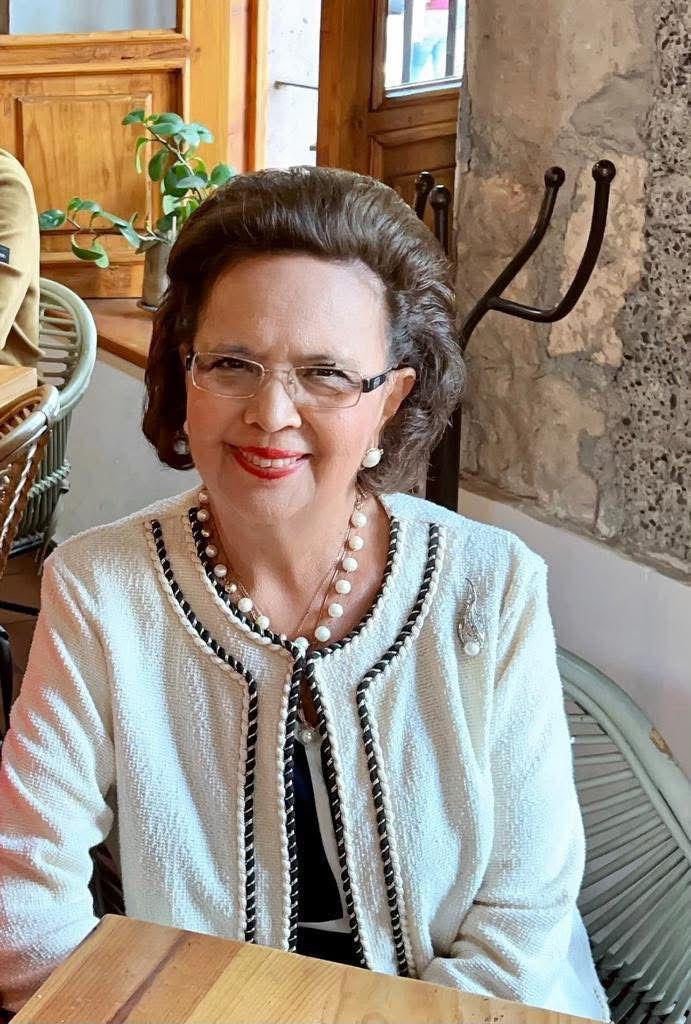 UMSNH reconoce trayectoria de la licenciada Guadalupe Morales, ejemplo de entrega y compromiso con la educación 