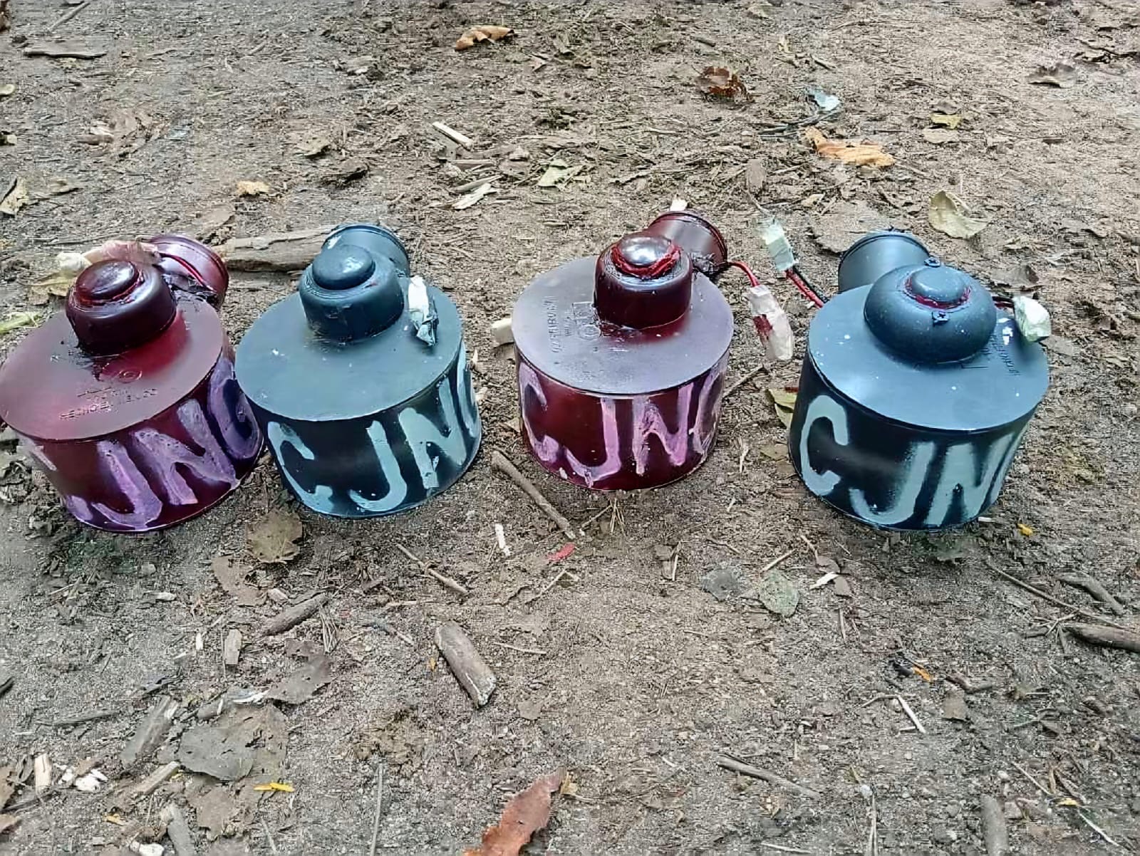 Defensa y Guardia Nacional localizan e inhabilitan explosiv0s improvisados, en brecha de Apatzingán