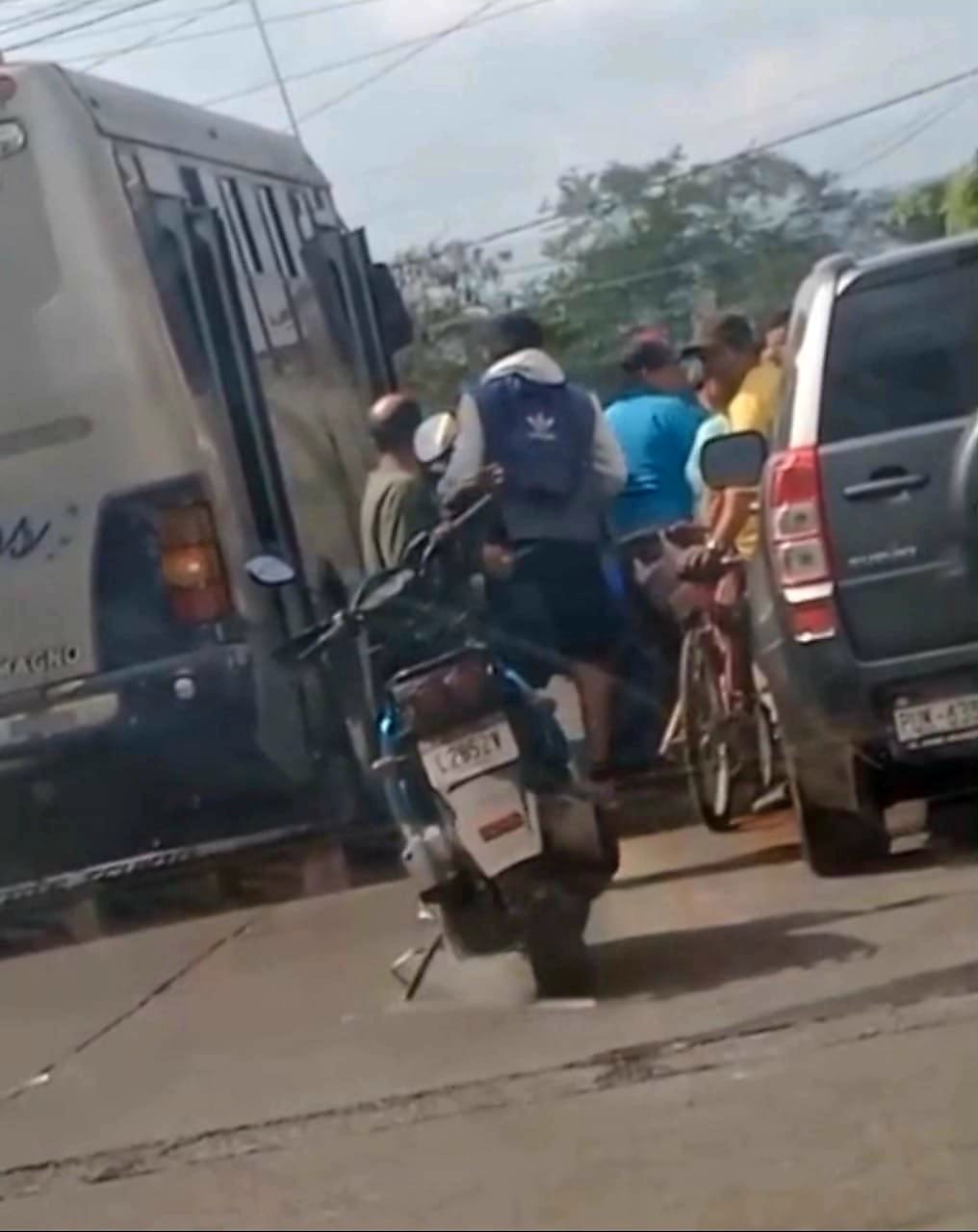 Entre la vida y la muerte adulto mayor que fue arrollado por microbús 