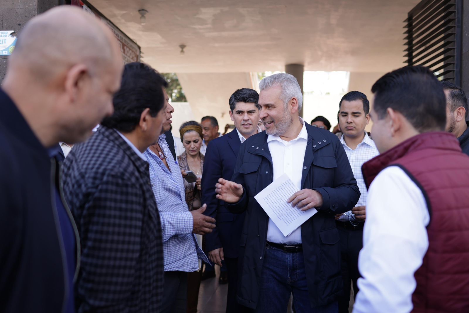 Bedolla y rectora de la Universidad Nacional Rosario Castellanos visitan espacios para los campus en Zitácuaro y Zacapu