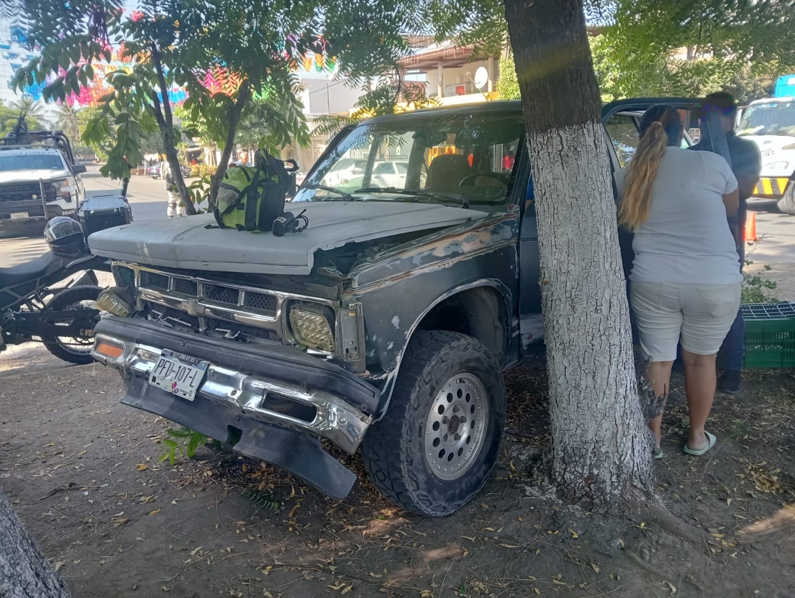 Choque por alcance deja dos lesionados leves en Apatzingán