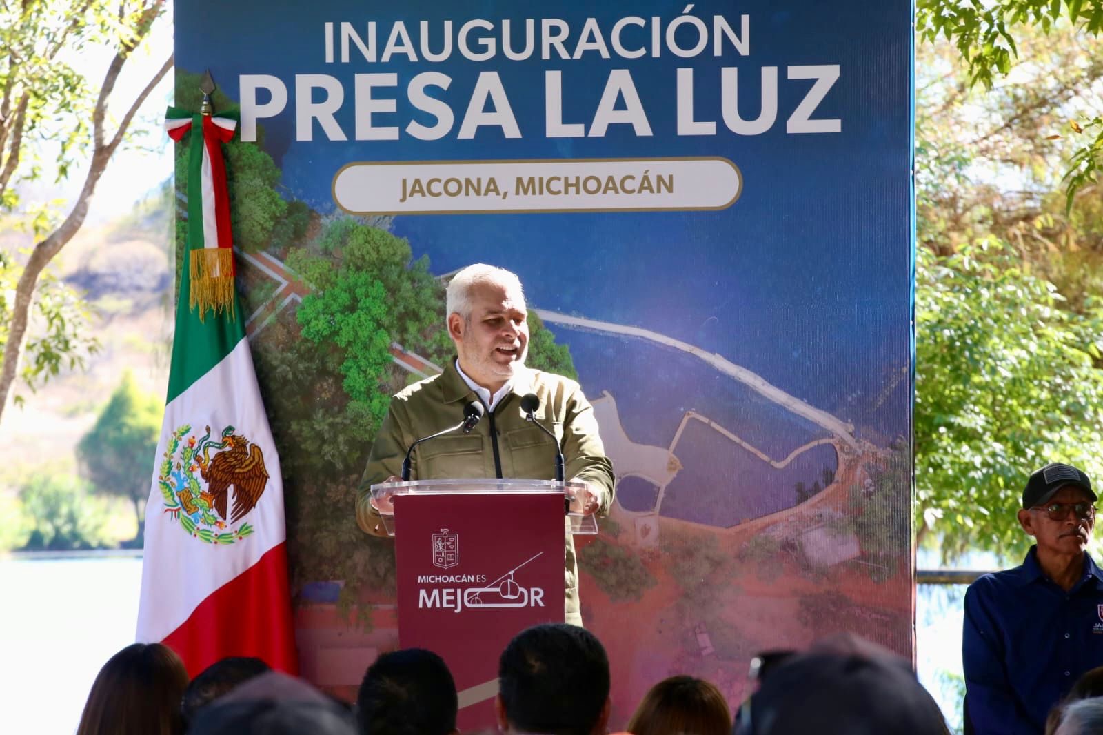 Con inversión de 30 mdp, familias de Jacona estrenan Parque Ecológico en presa La Luz: Bedolla