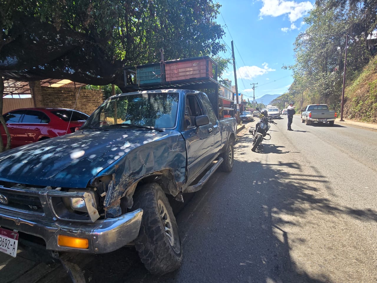 Choc4n dos camionetas en el Libramiento Sur de Tacámbaro