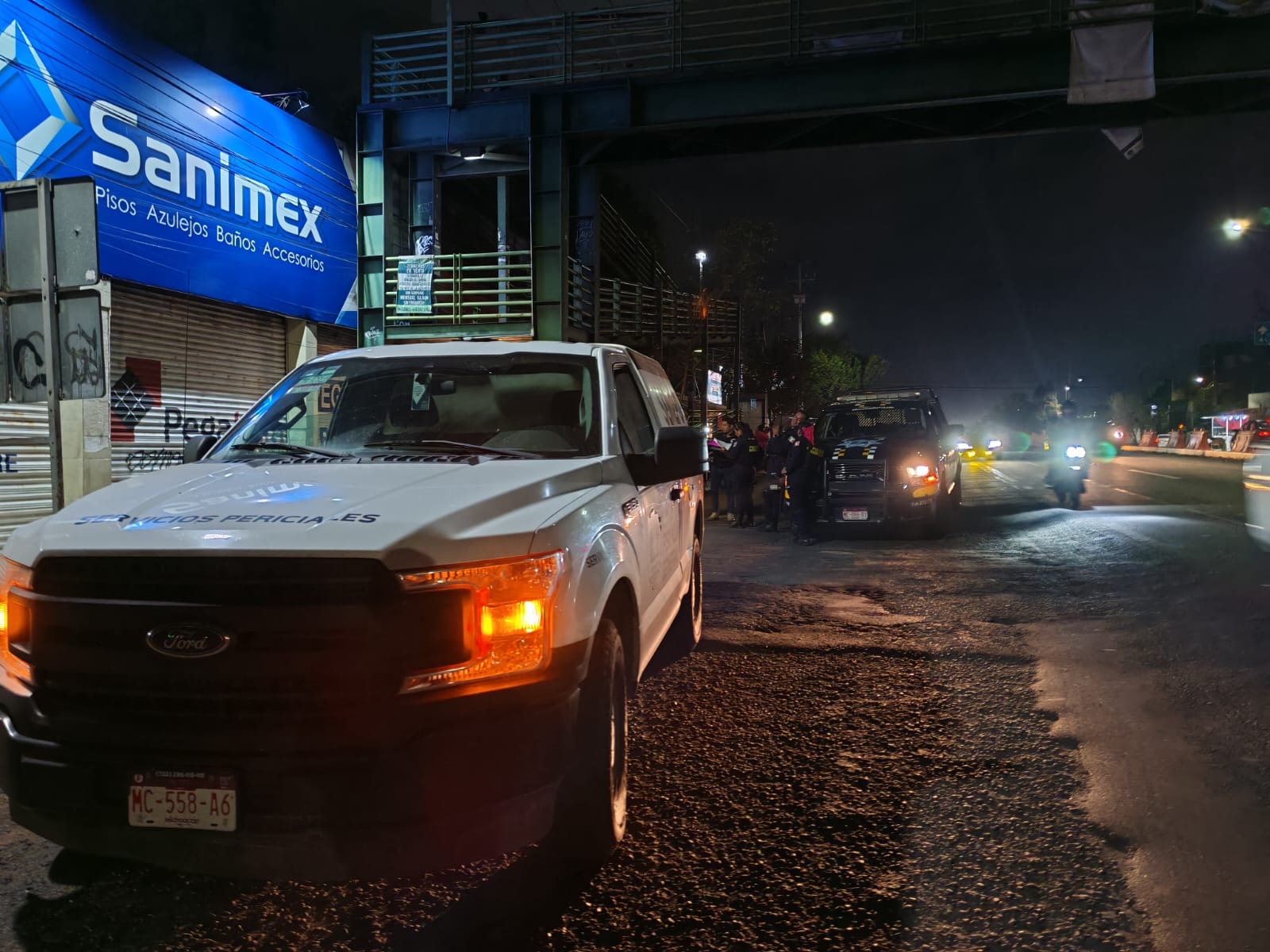 Mujer muere tras sufrir infarto a la orilla de Calzada La Huerta, en Morelia