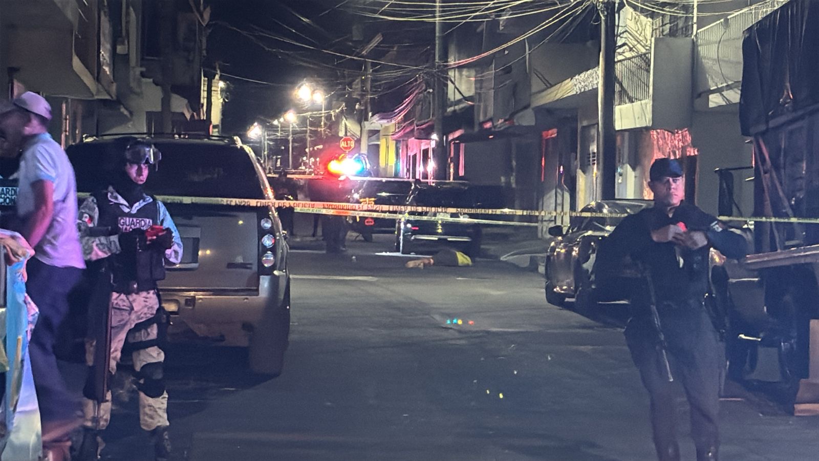 De al menos 5 balaz0 mat4n a un joven en la colonia Bellavista, en Uruapan 