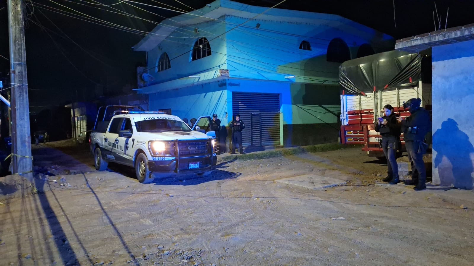 Hombre es atacado a tiros en la colonia Villas del Sol, Uruapan 