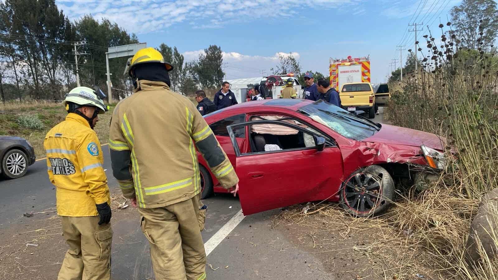 Se registra accidente automovilístico en la Morelia-Pátzcuaro; adulto mayor queda herido