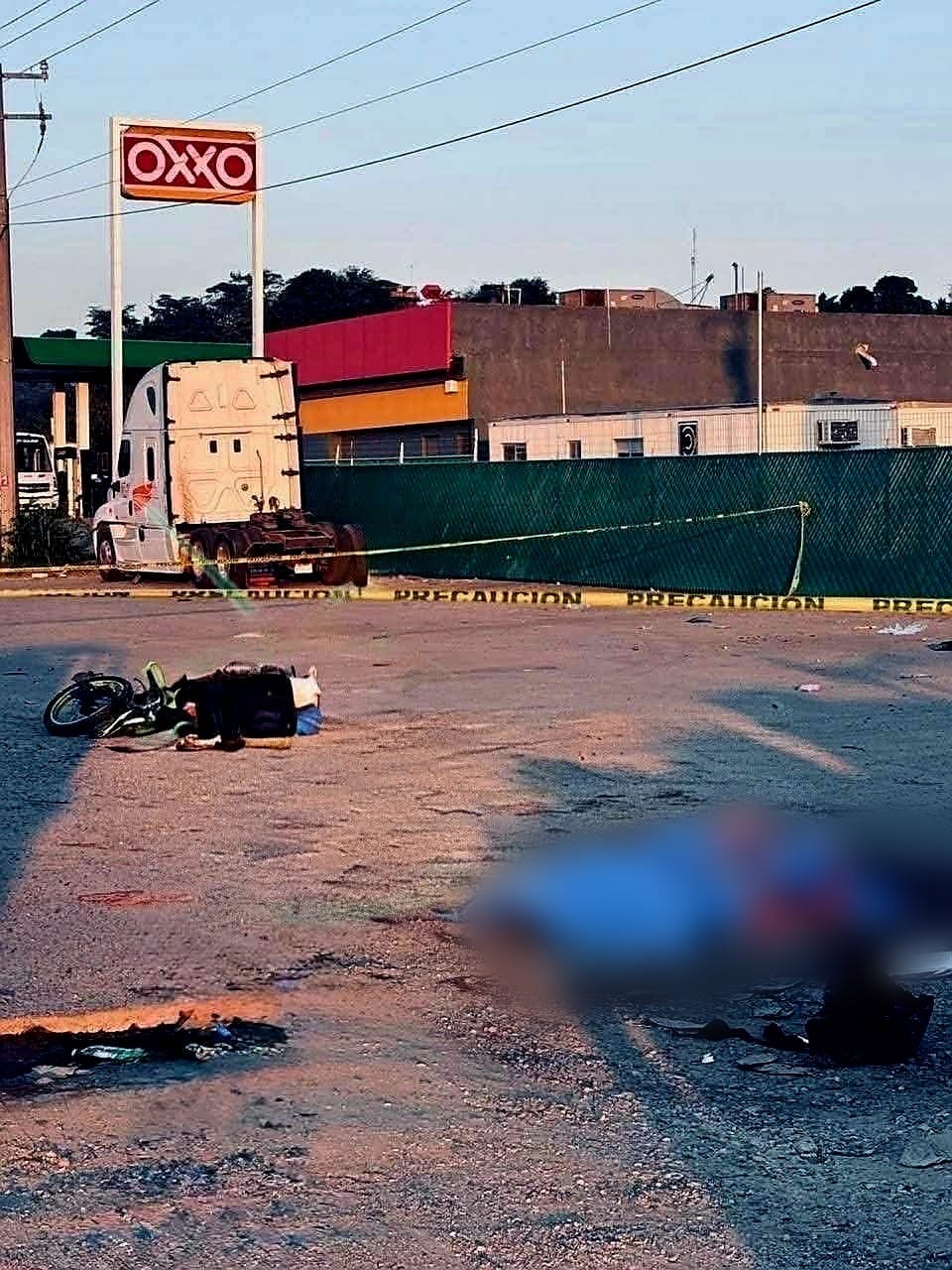 Muer3 motociclista tras ser arrollad0 por vehículo que se dio a la fuga en Lázaro Cárdenas