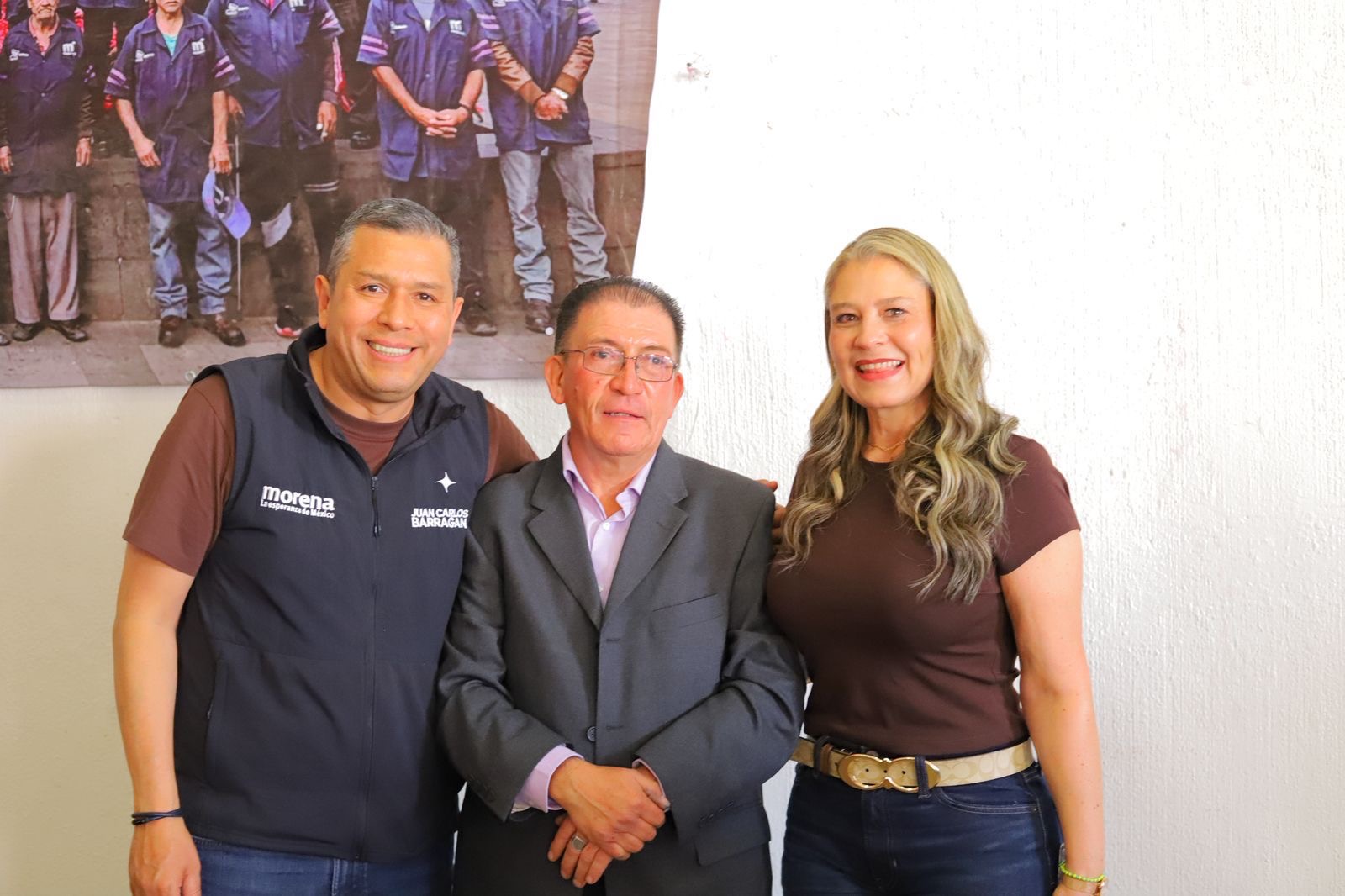 Juan Carlos Barragán reconoce a aseadores de calzado en su 88 aniversario